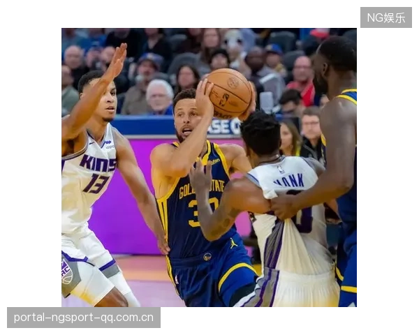 NBA国王高频换位制造大量空档,攻势气势如虹