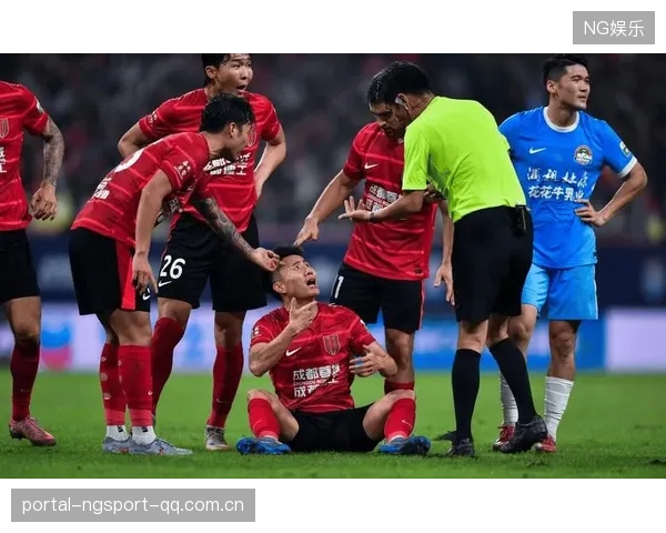 成都蓉城遭误判争议再起：足球场上的公平与争议